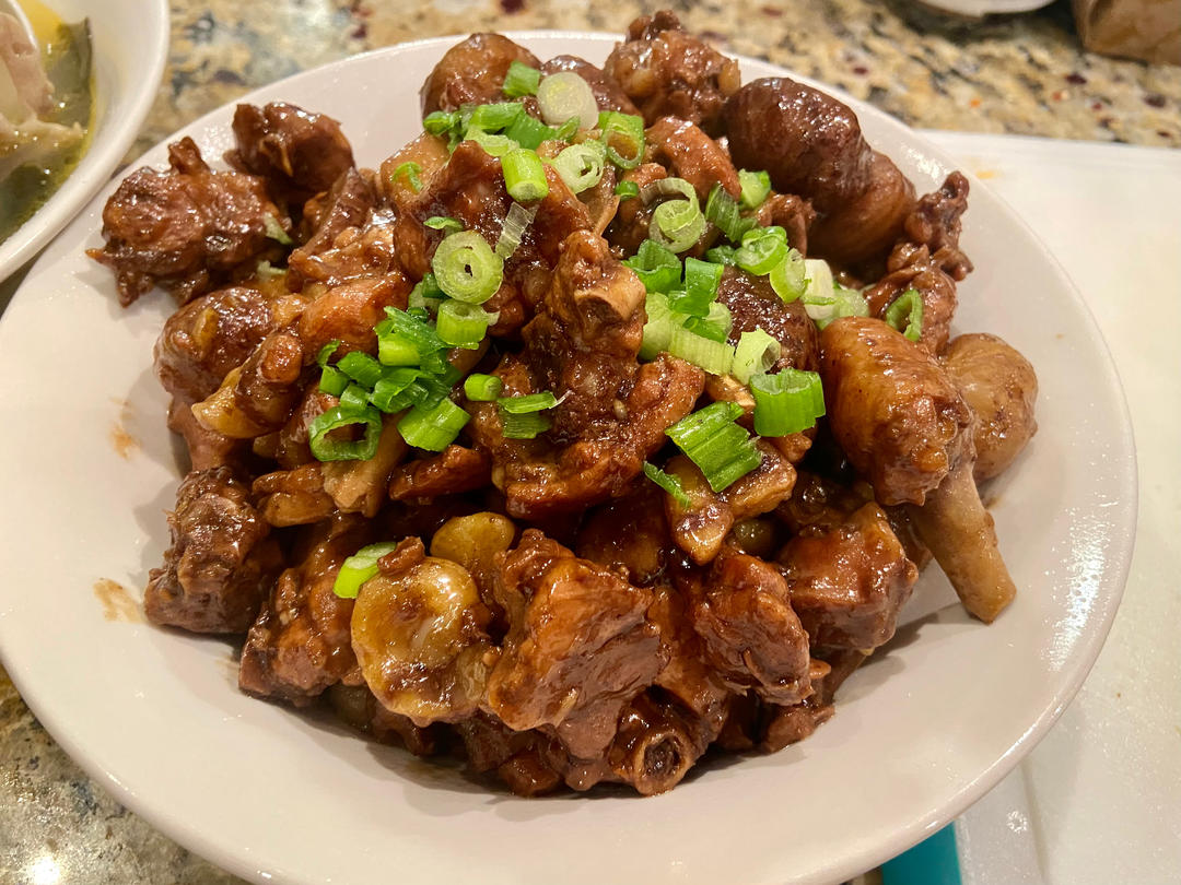 板栗香菇焖鸡做法详细超好吃（附板栗去壳方法）