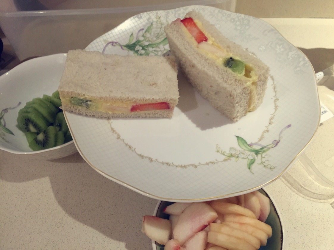 深夜烘焙坊的水果三明治