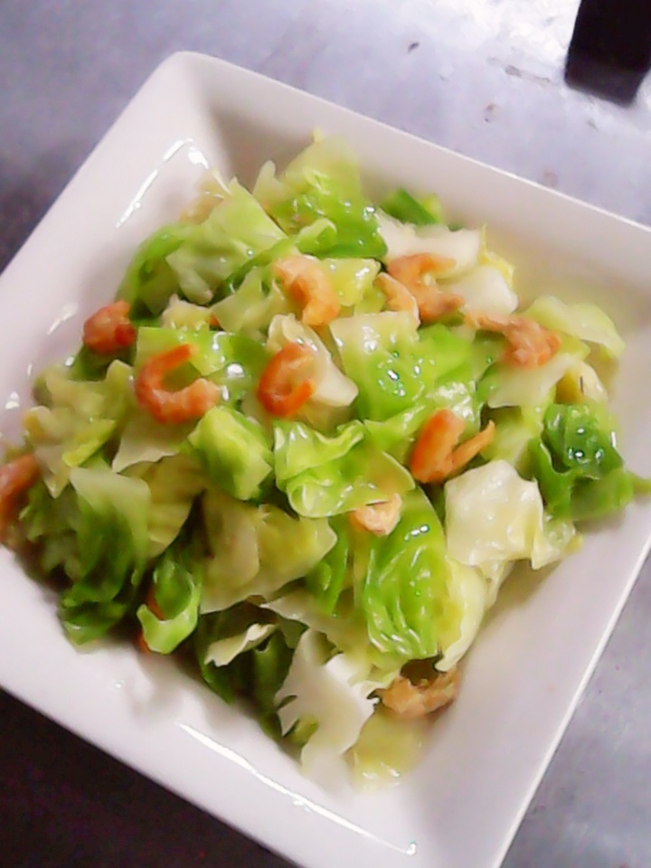 飘旭儿做的清炒虾米卷心菜