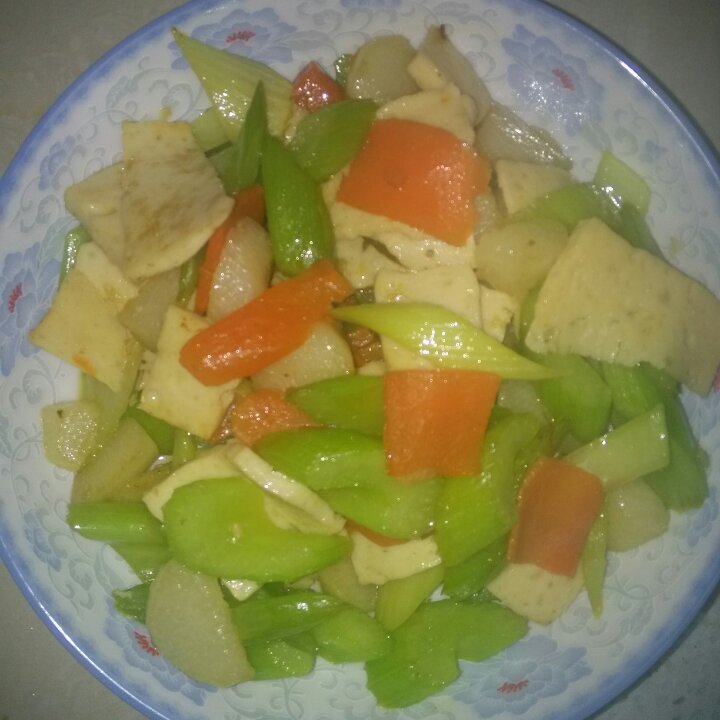 木耳山药炒西芹