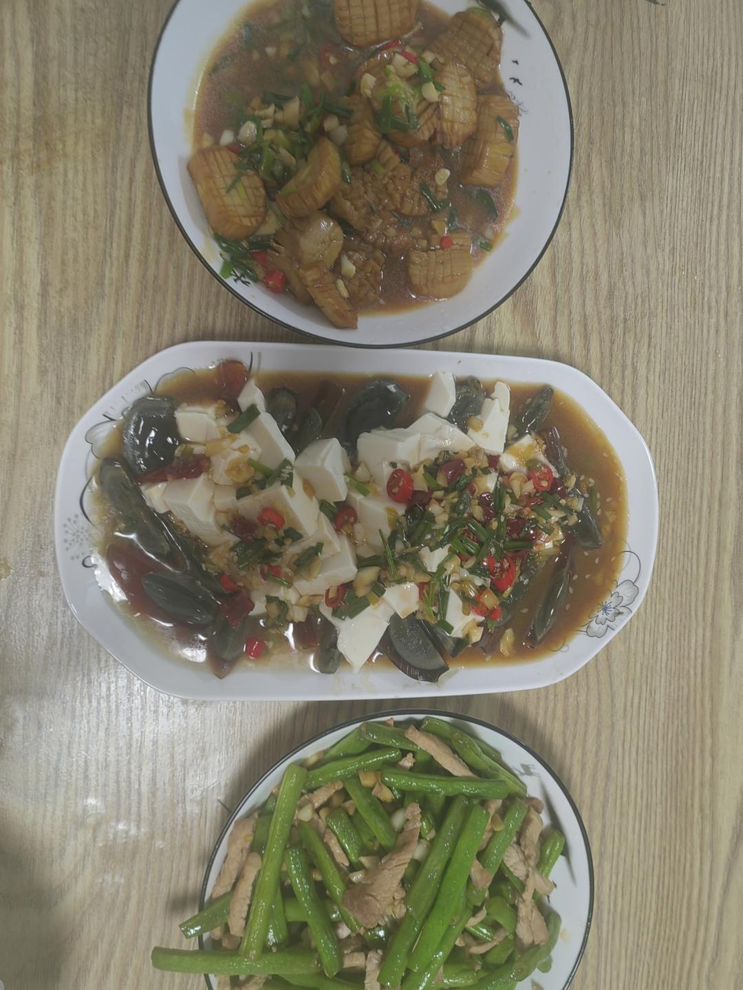 皮蛋拌豆腐