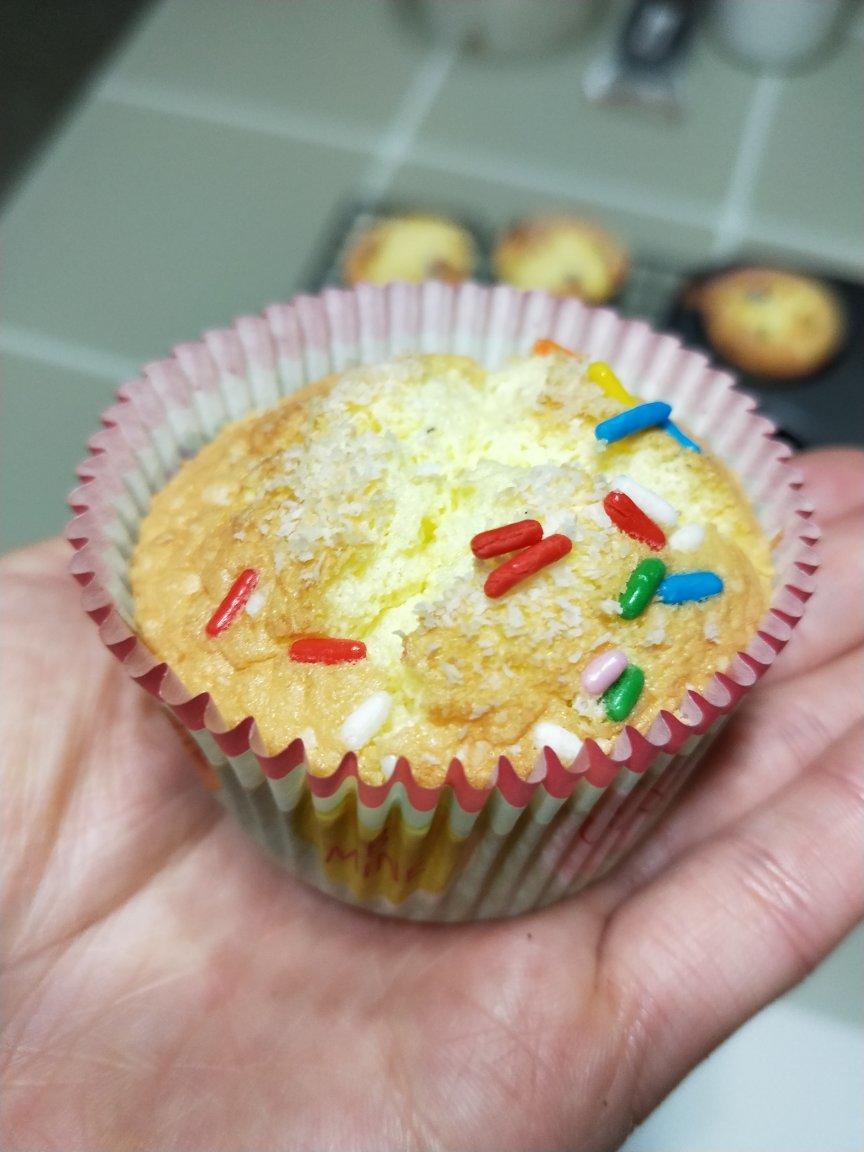 原味海绵纸杯蛋糕（非常适合裱花、盖糖皮的cupcake方子）