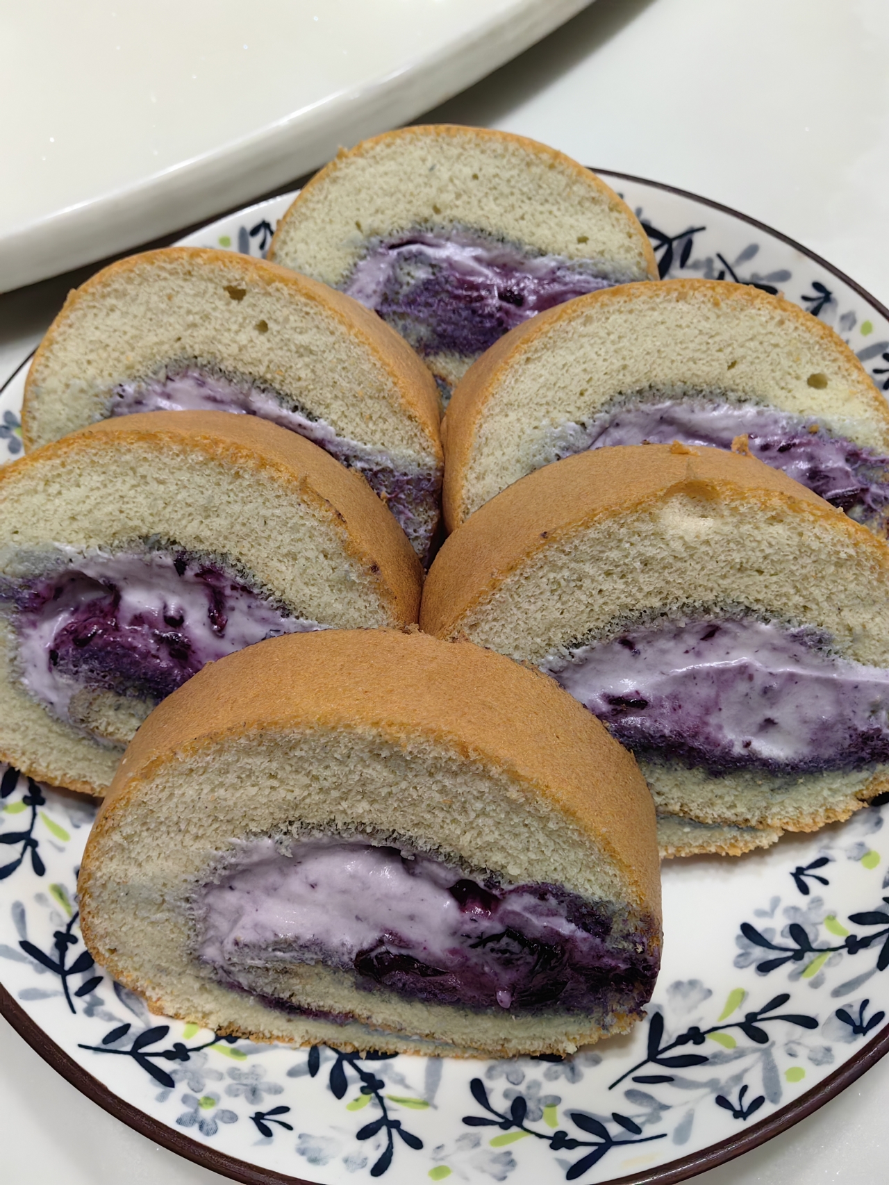 卡布奇诺蓝莓蛋糕卷