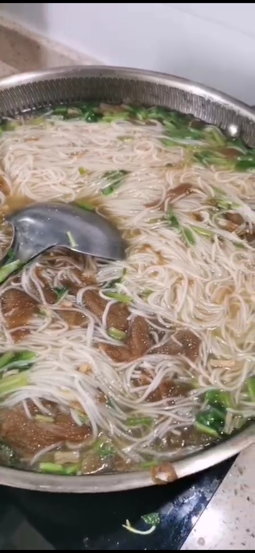 竹荪鸭肉粉干的做法