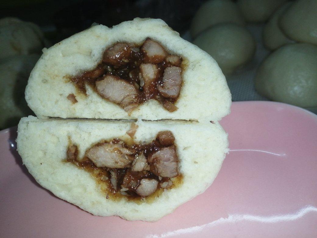 云朵般松软爆浆蜜汁叉烧包