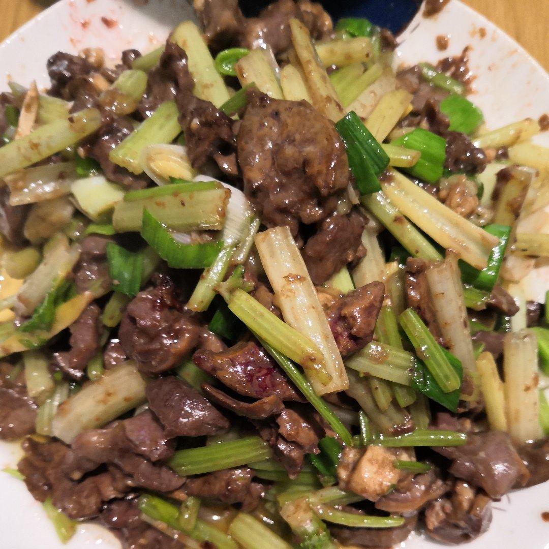 瑞金家常菜9：芹菜炒鸡杂