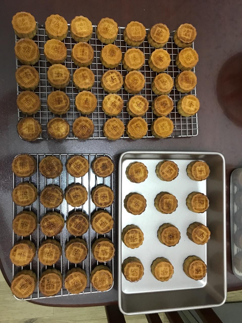广式月饼—蛋黄莲蓉月饼