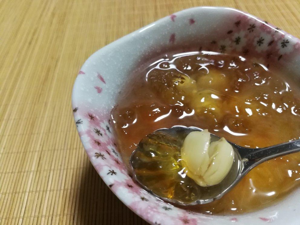 桃胶银耳莲子汤