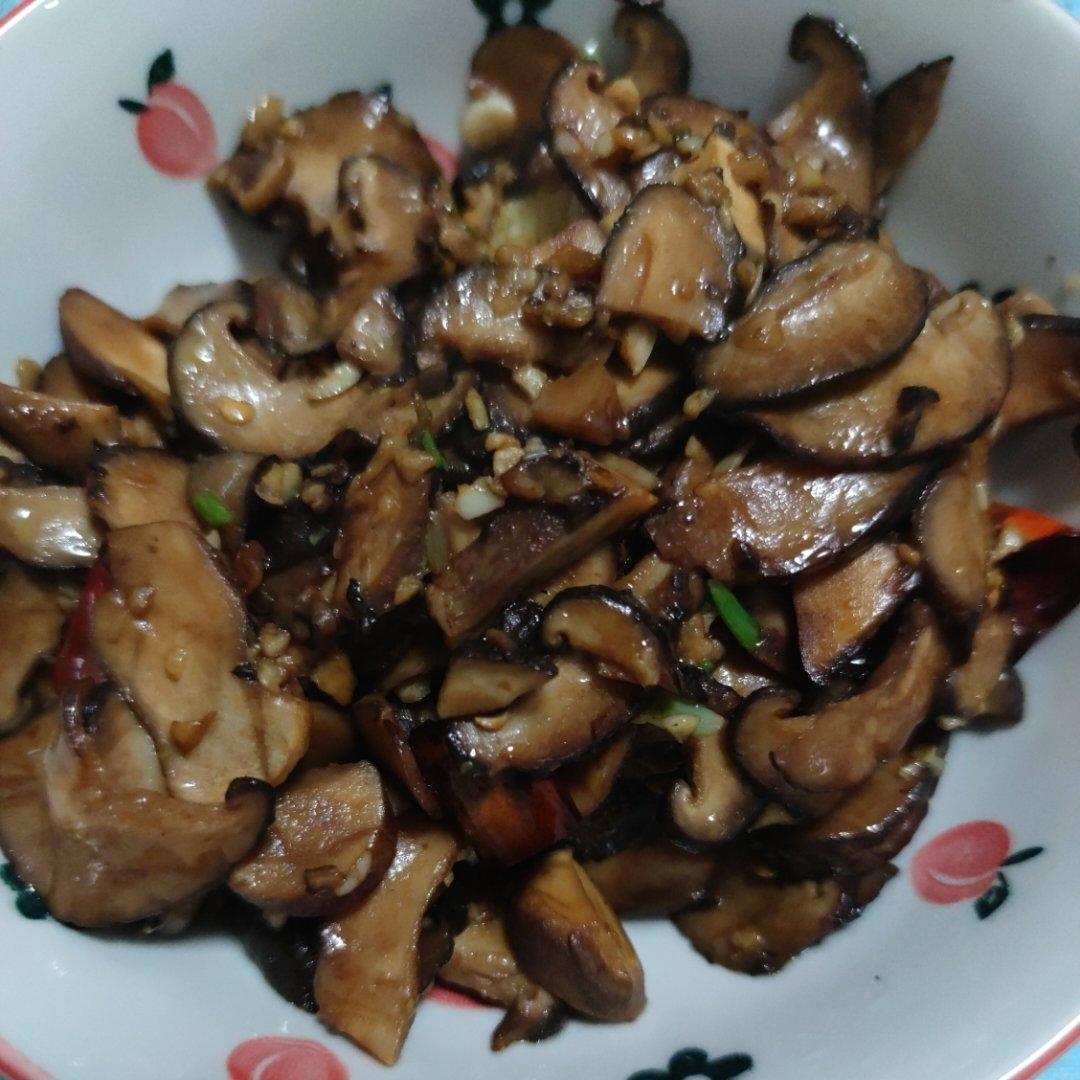 香菇这样炒比肉都好吃😋素炒香菇