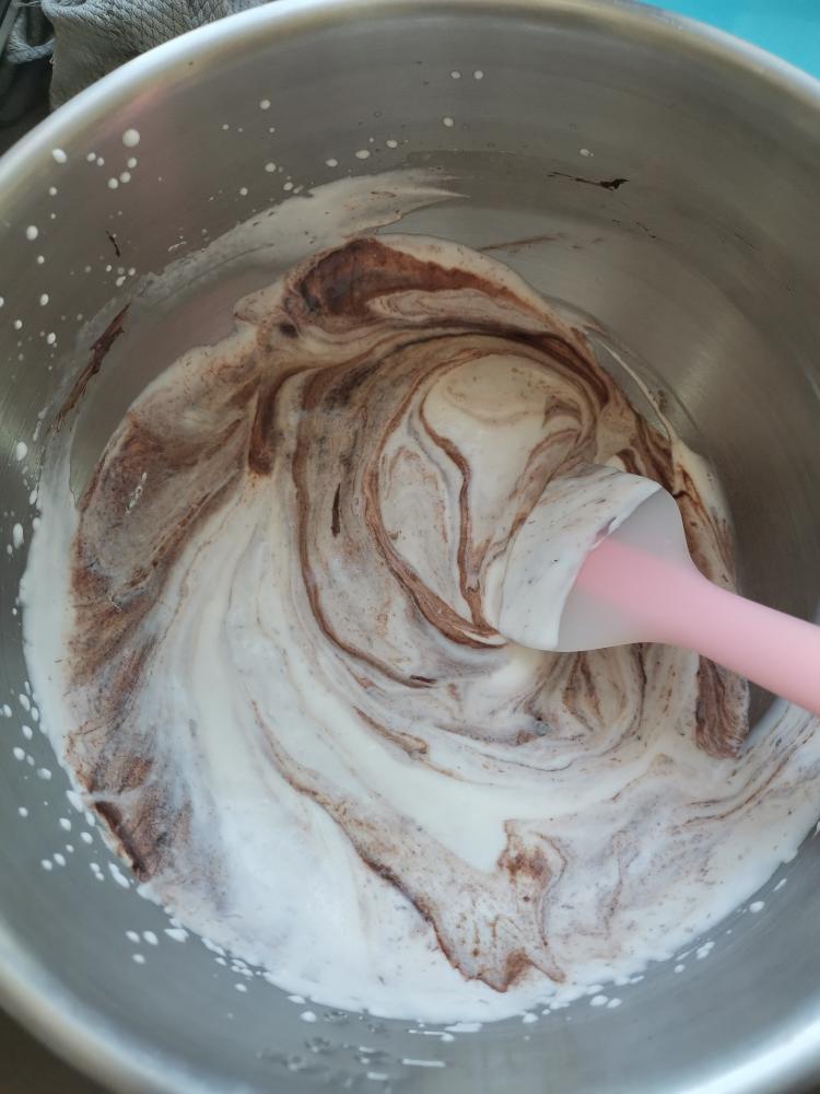 香醇浓郁巧克力慕斯蛋糕（6寸）的做法 步骤8