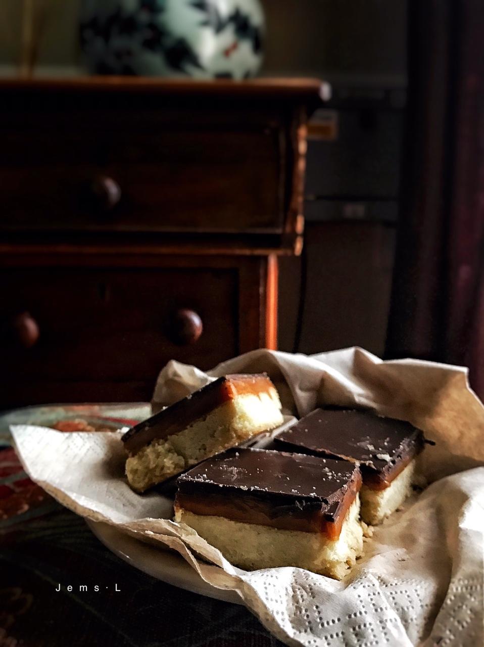 焦糖巧克力奶油酥饼 Caramel & Choc Shortbread