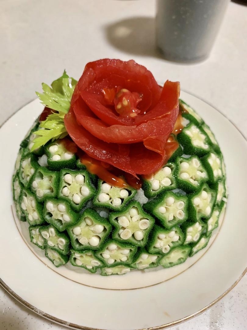 这绝对是秋葵颜值最高的做法，好看又好吃，端上桌最先光盘