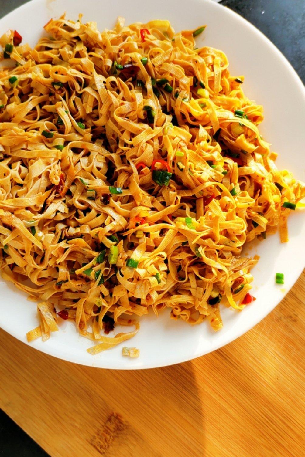 我喜欢的下饭菜【浓郁葱香味的香辣百叶丝】