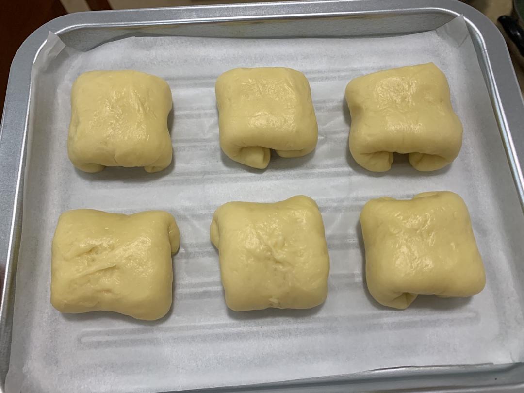 香软的牛奶面包卷