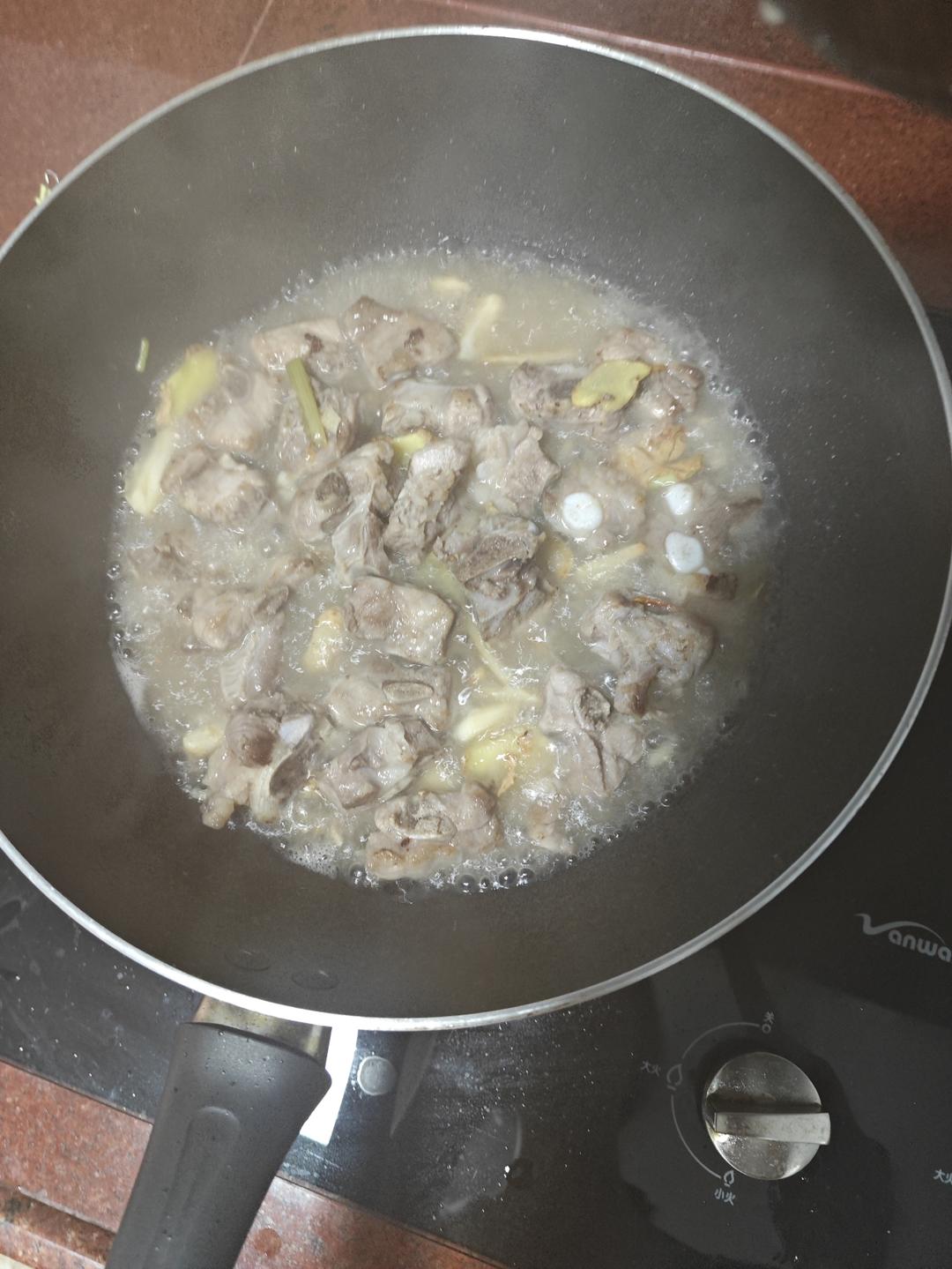 东北酸菜炖排骨