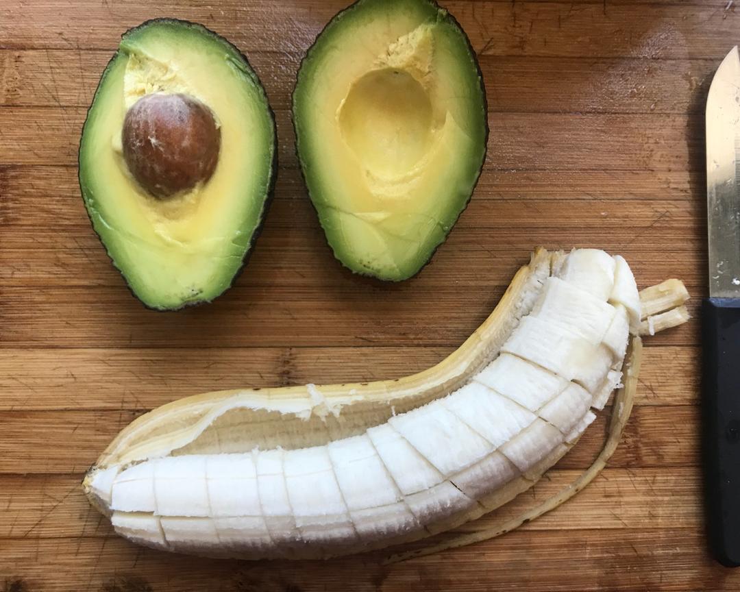 宝宝辅食香蕉牛油果泥六个月