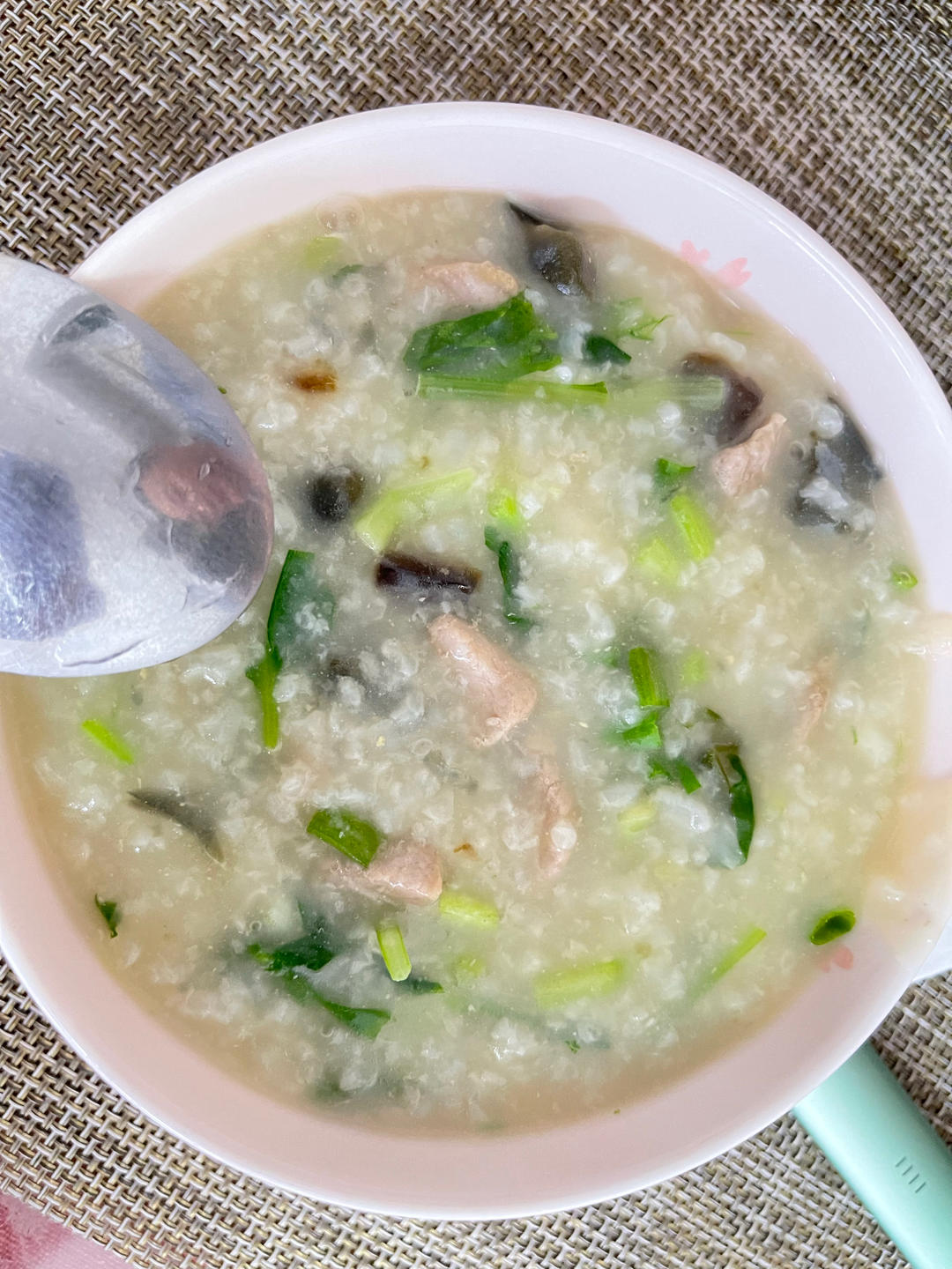妈妈👩教我做的皮蛋瘦肉粥🥣简单快捷美味😋