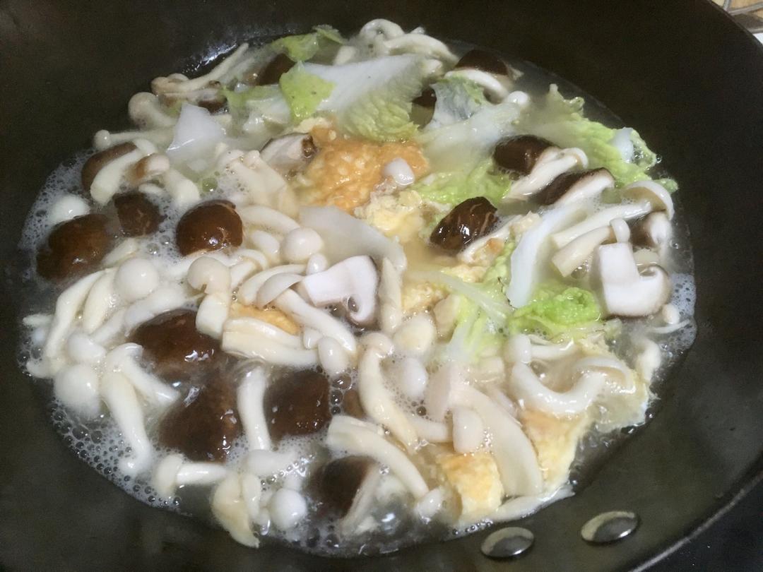 厨师长教你：“香菇白菜汤”的家常做法，简单易学营养美味