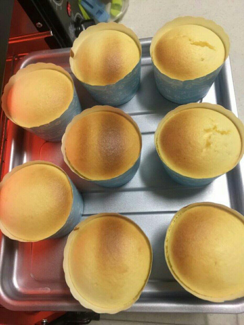软绵绵戚风纸杯蛋糕