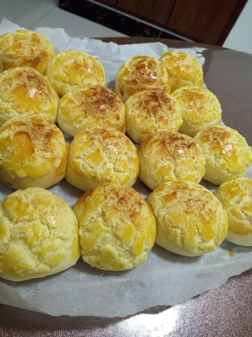 好吃到炸裂的港式菠萝包（附带制作酥皮的小视频）