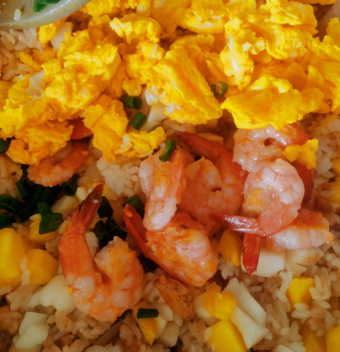 虾仁菠萝炒饭