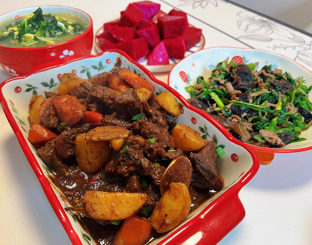 沙沙土豆胡萝卜炖牛肉