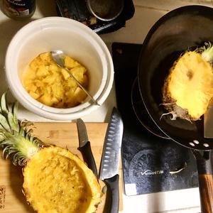 菠萝饭&鸡蛋菠萝焗饭简易版&泡菜五花肉菠萝焗饭的做法 步骤2