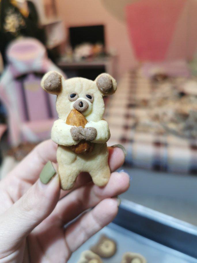 小熊抱杏仁饼干