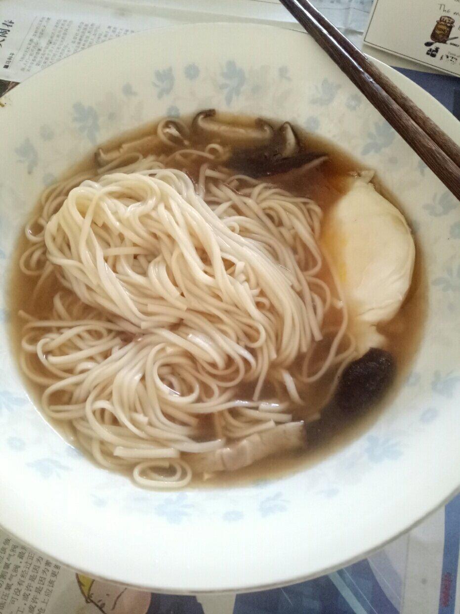 香菇鸡蛋面