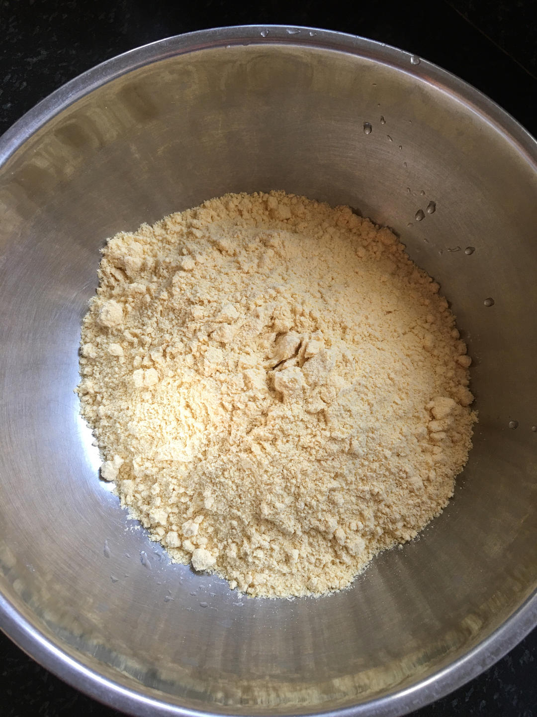 粗糧細(xì)作?「玉米面餅??」?柔軟細(xì)膩??的做法 步驟1