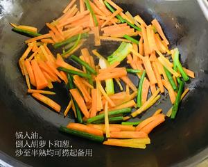 鹅妈妈锅 鸡肉炒蘑菇🥕的做法 步骤3