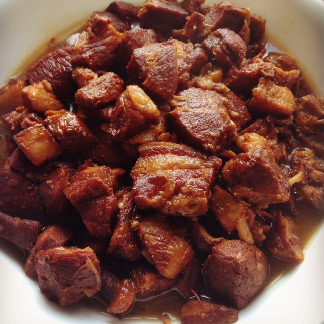 吃着碗里望着锅里的红烧肉