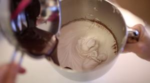 巧克力蛋白奶油蛋糕 Pavlova的做法 步骤3