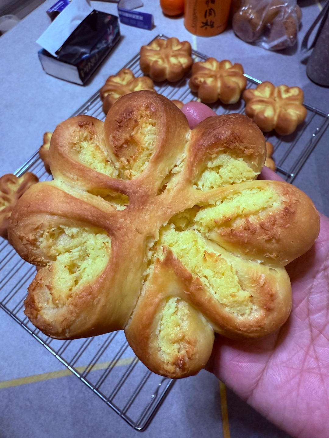 幸运四叶草椰蓉面包|每一瓣都是爱你的形状|香甜小面包