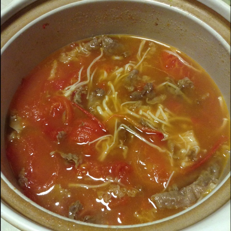 金针菇肥牛番茄锅