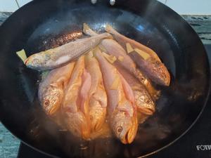 红烧野生小黄鱼的做法 步骤3