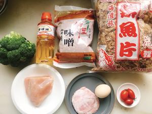 味增鸡块与火腿煎蛋糙米饭的做法 步骤1