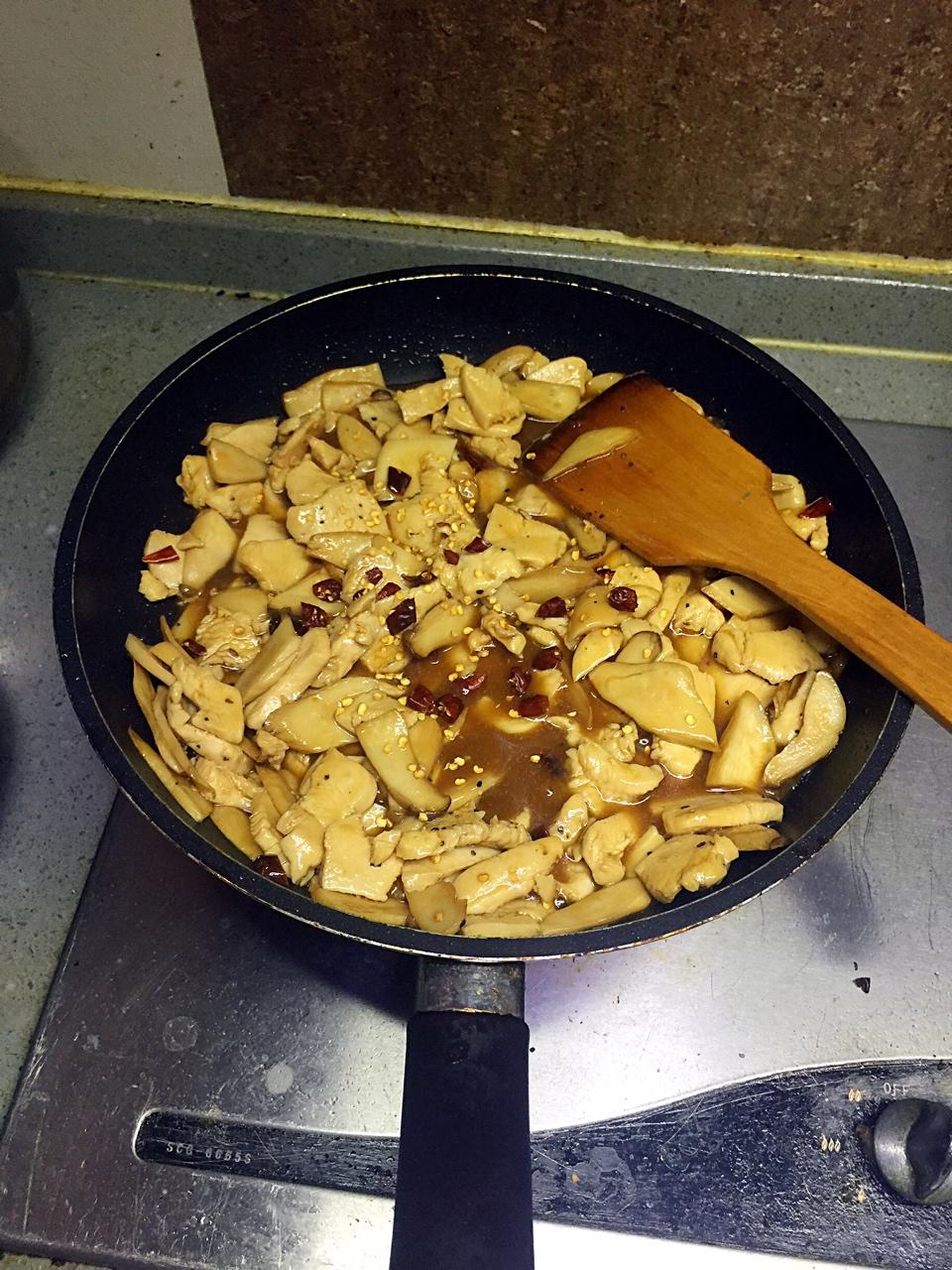 黑胡椒杏鲍菇配鸡胸肉