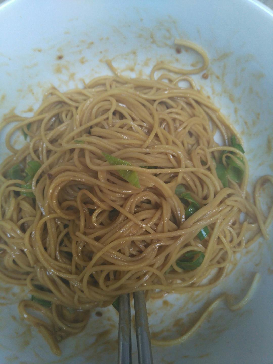 热干面酱汁调法/热干面