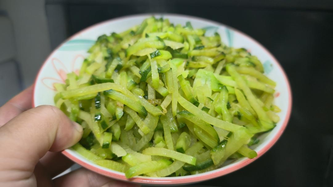 双翠合璧（青萝卜炒黄瓜）