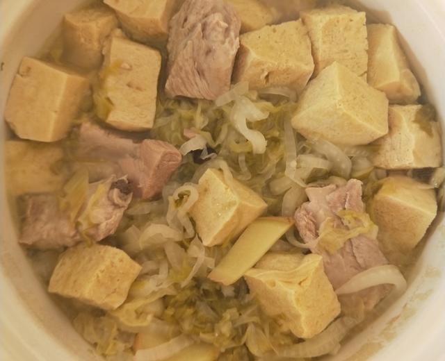排骨酸菜炖冻豆腐