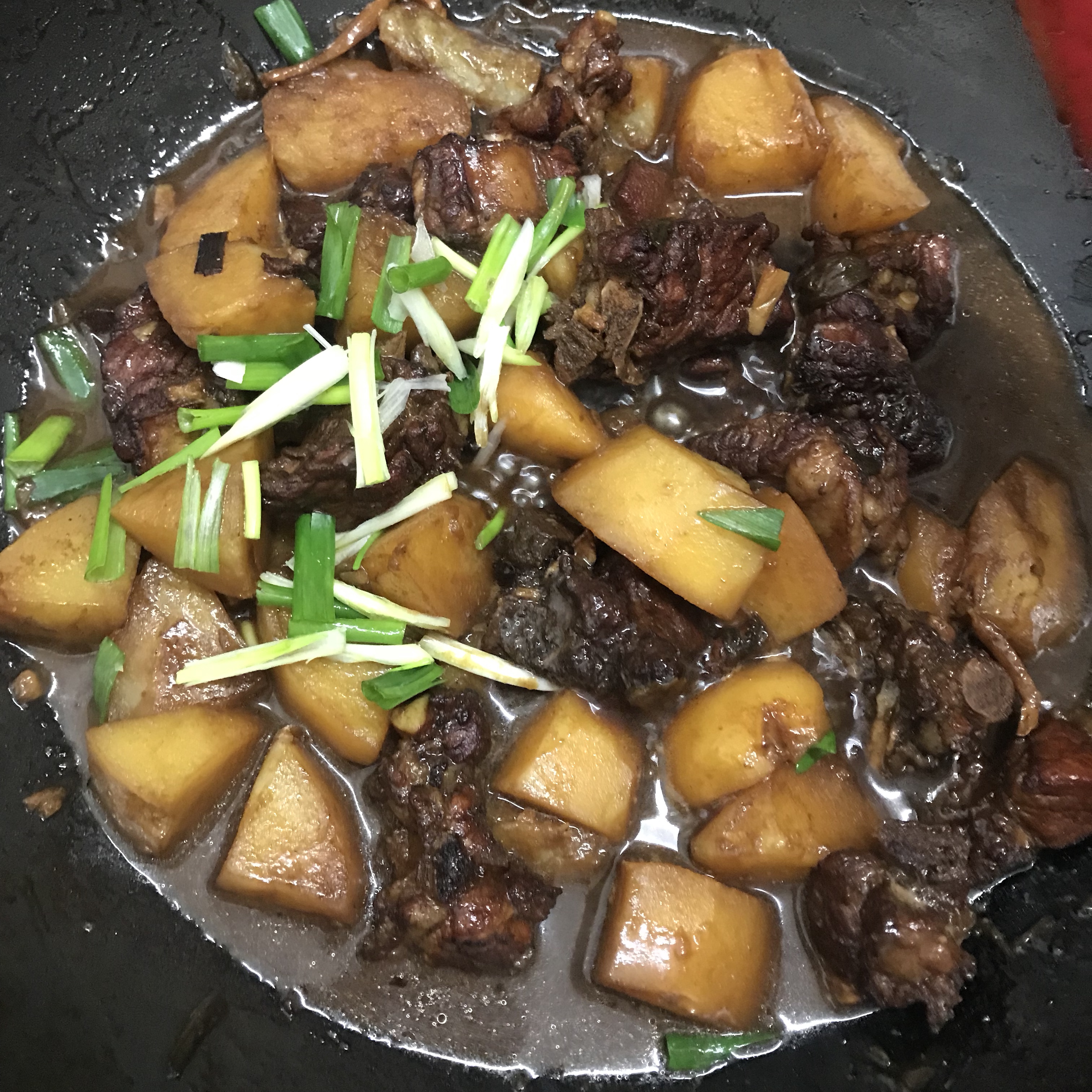 广式土豆焖排骨的做法 步骤7