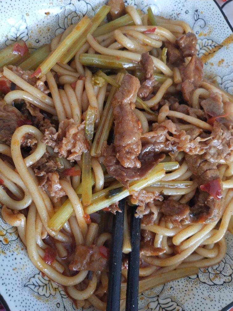 歹歹的新疆炒米粉