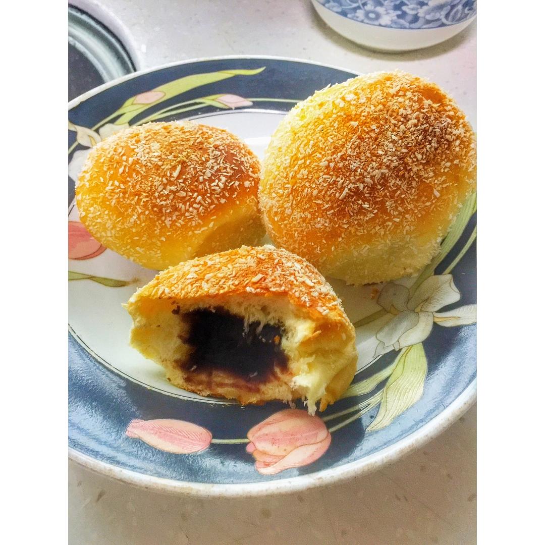 椰蓉豆沙面包