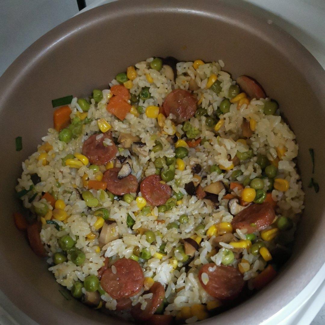 懒人必备～电饭煲腊肠焖饭