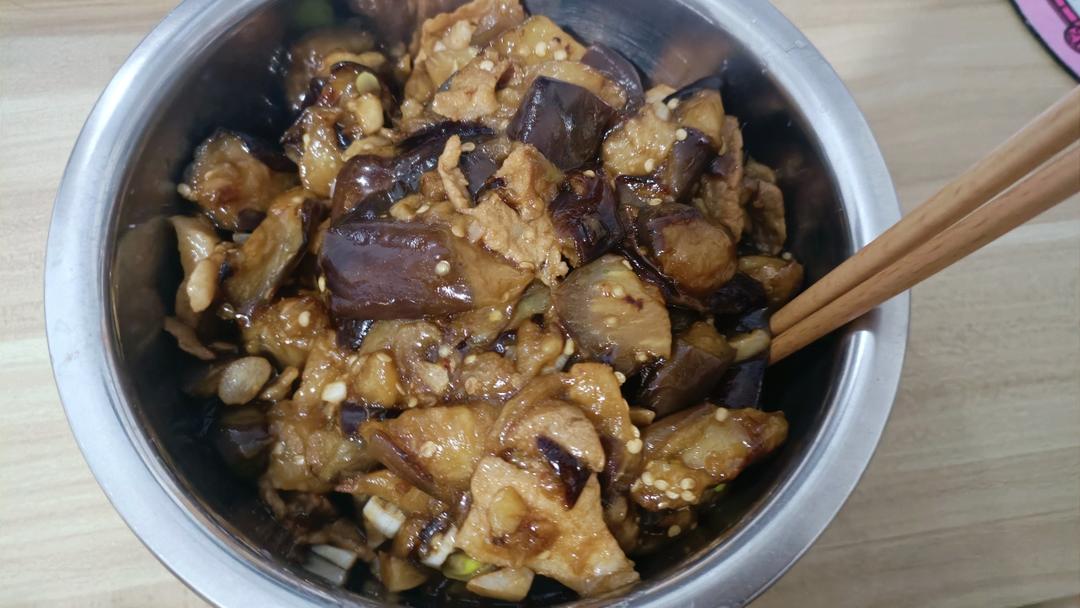 红烧茄子（佐西红柿尖椒）