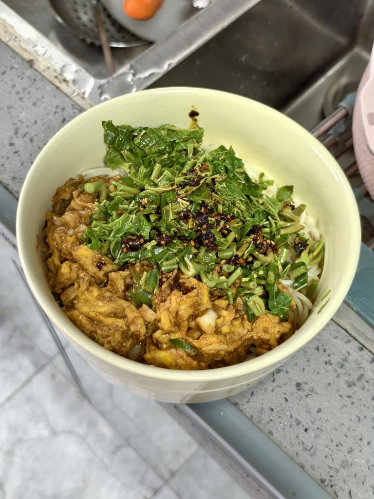 一人食春日限定椿芽鸡蛋拌面