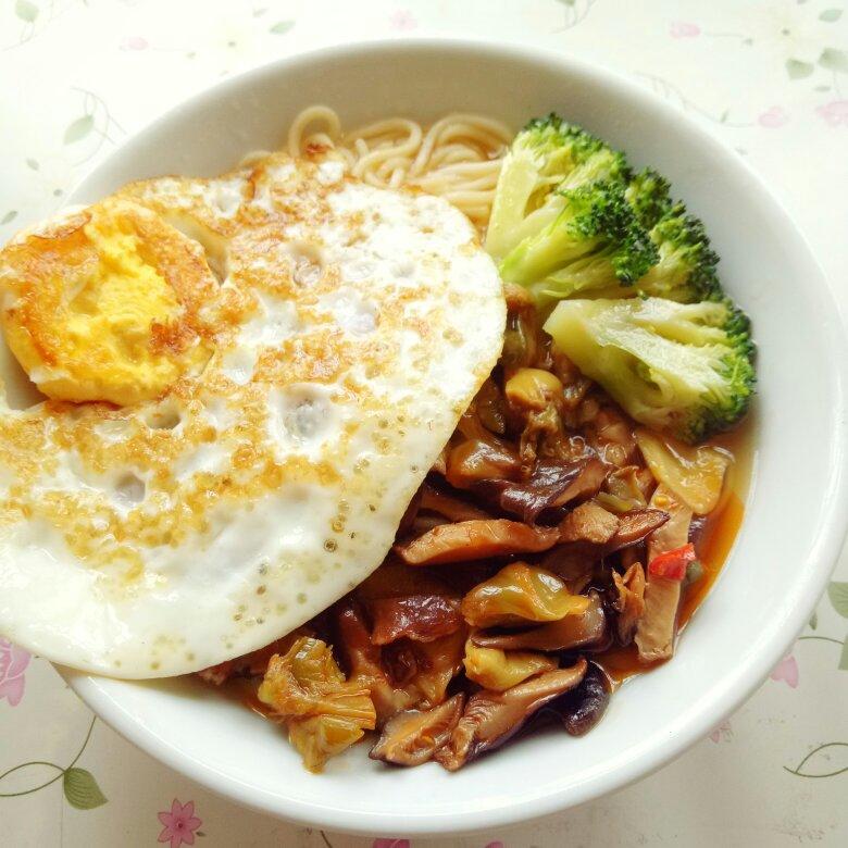 榨菜香菇肉丝面