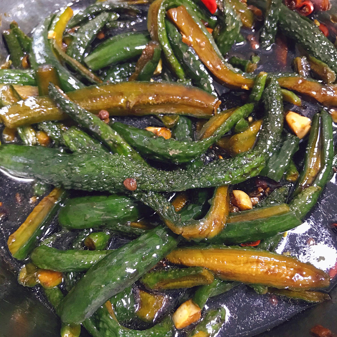 女人应有你の独特的气质做的爽口的腌黄瓜