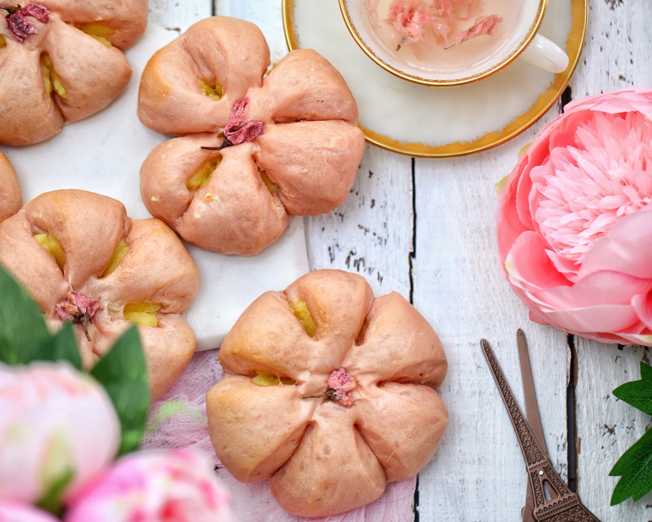 樱の恋——红丝绒花朵奶黄包的做法